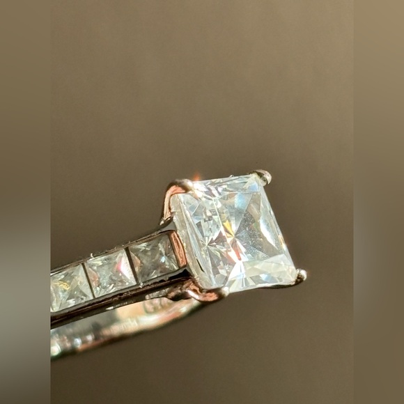 Sterling silver Cubic Zirconia princess cut ring - Picture 2 of 13